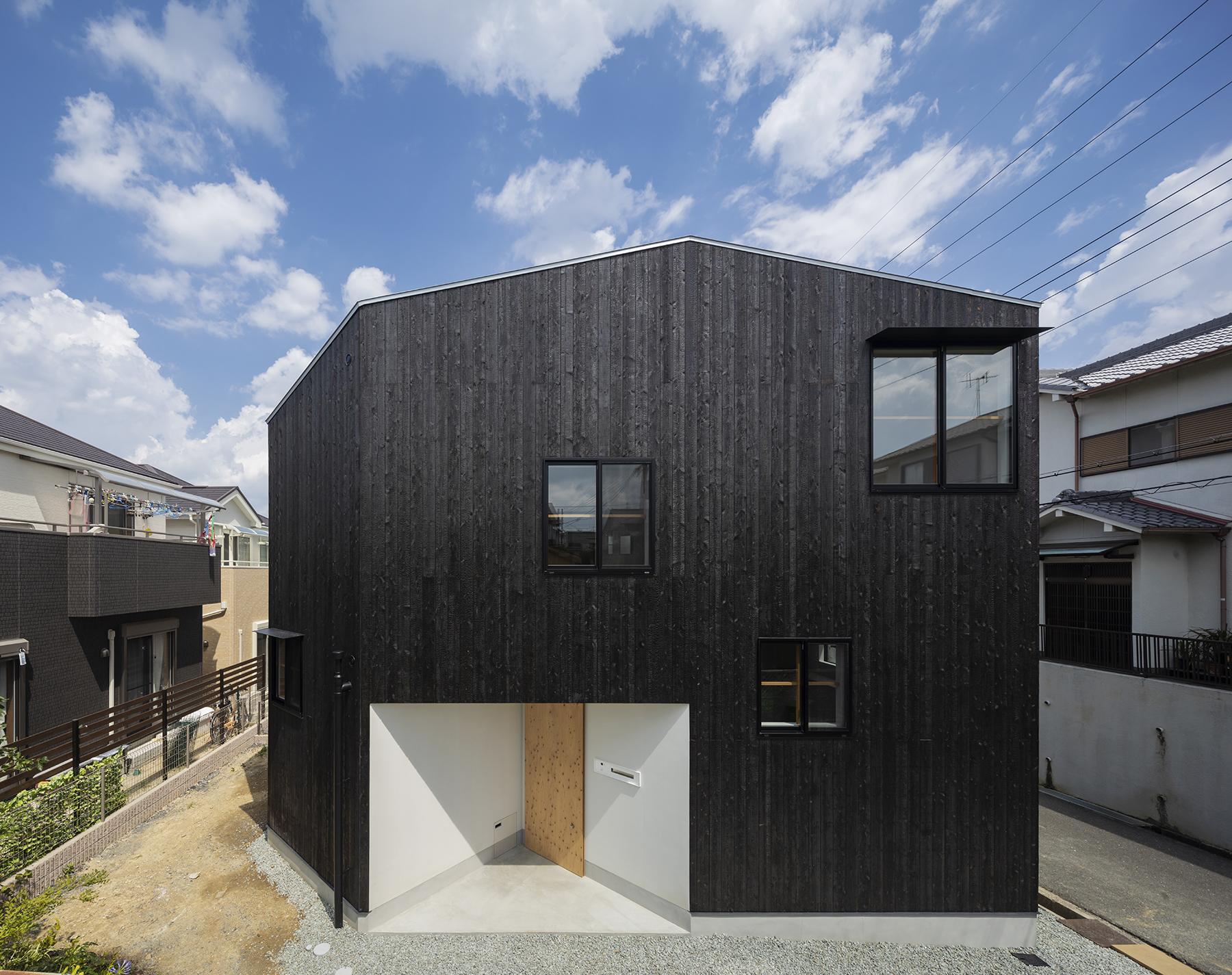 The 16-Storey House in the Osaka Shows Us the Magic of Deconstruction