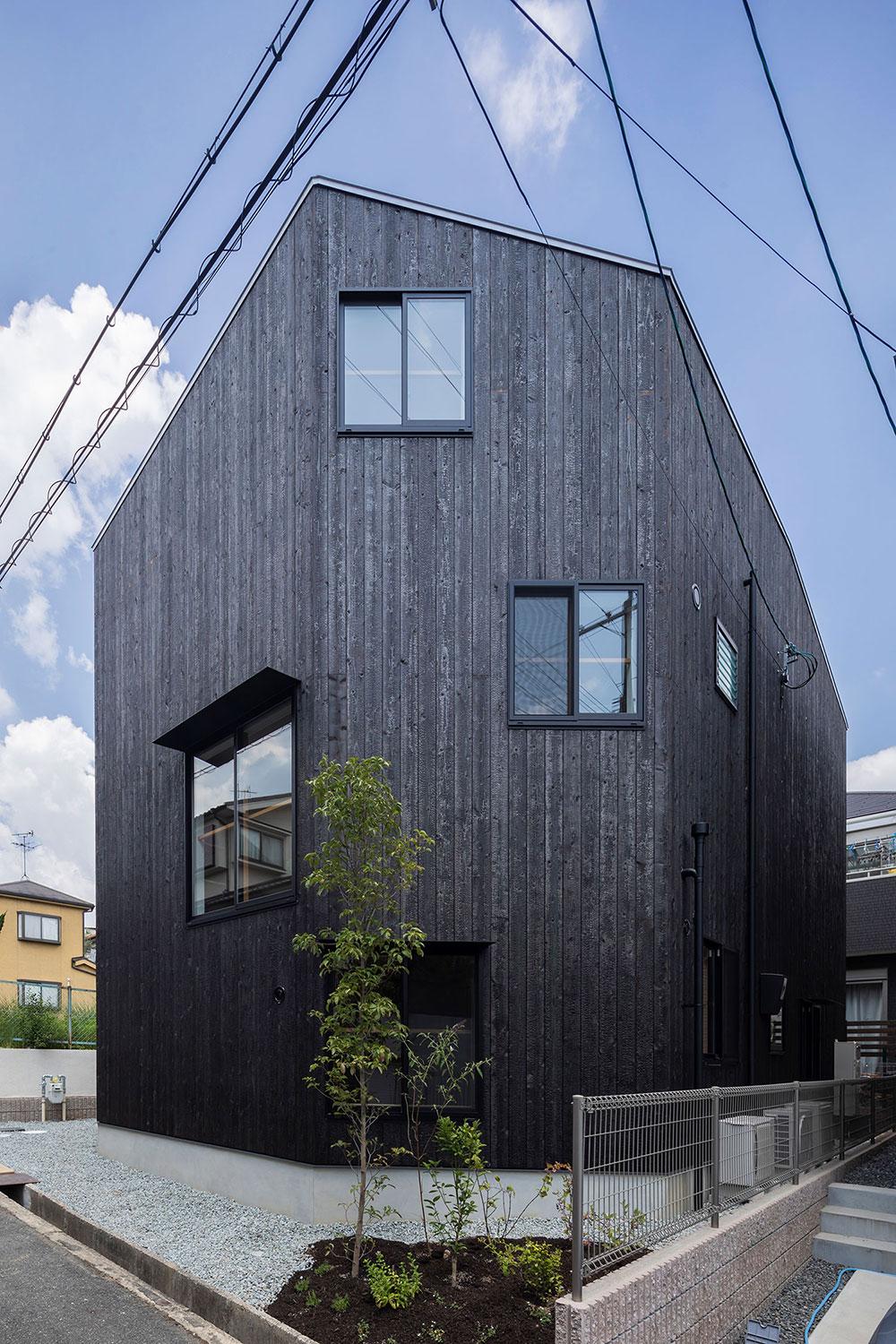 The 16-Storey House in the Osaka Shows Us the Magic of Deconstruction