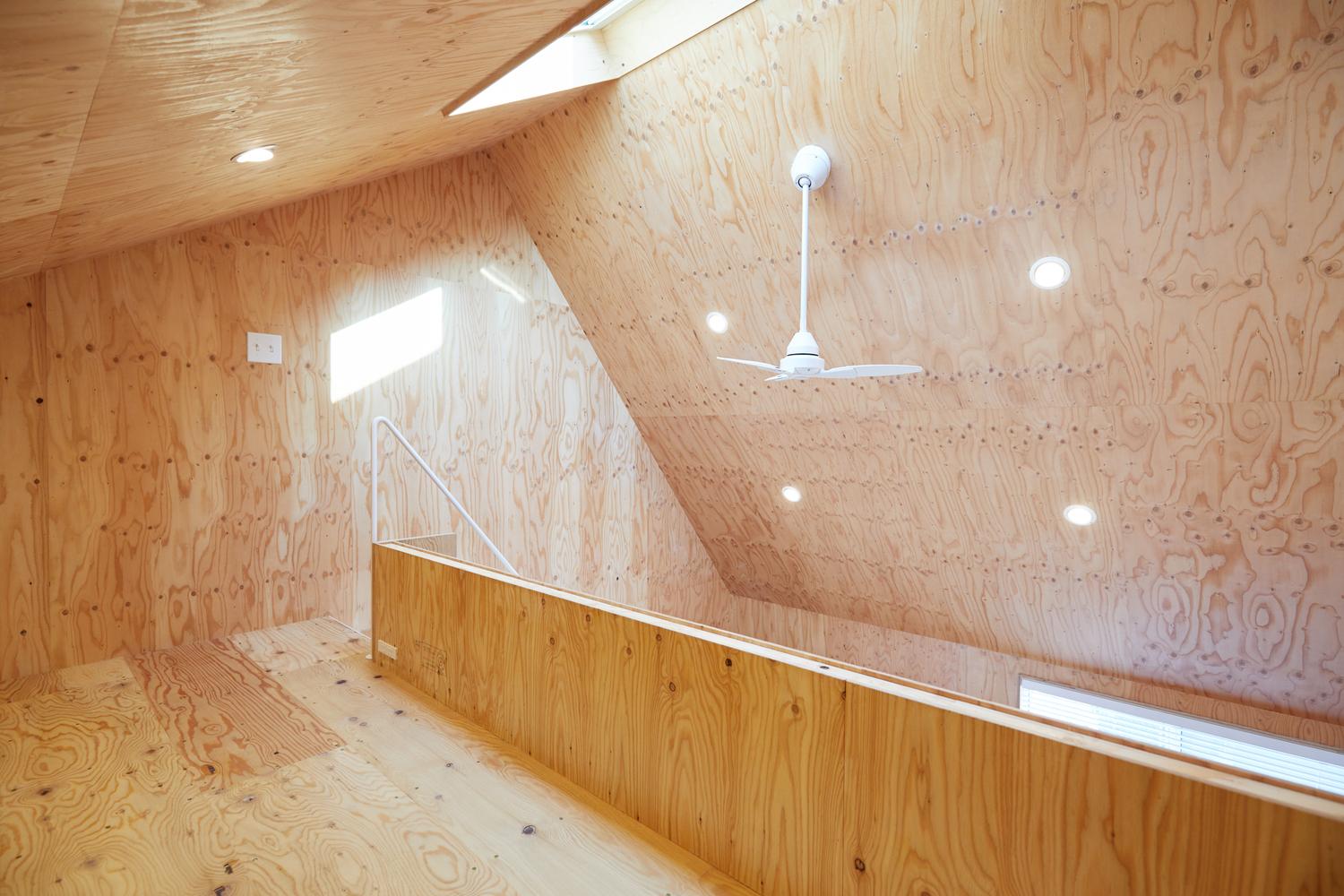 滿足住進牛奶盒子的奇想！460呎日本小宅的和諧設計