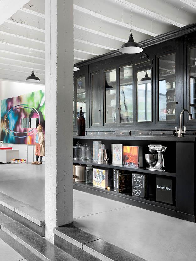 Contemporary Art and Heritage Elements Intertwined in this Belgian Loft