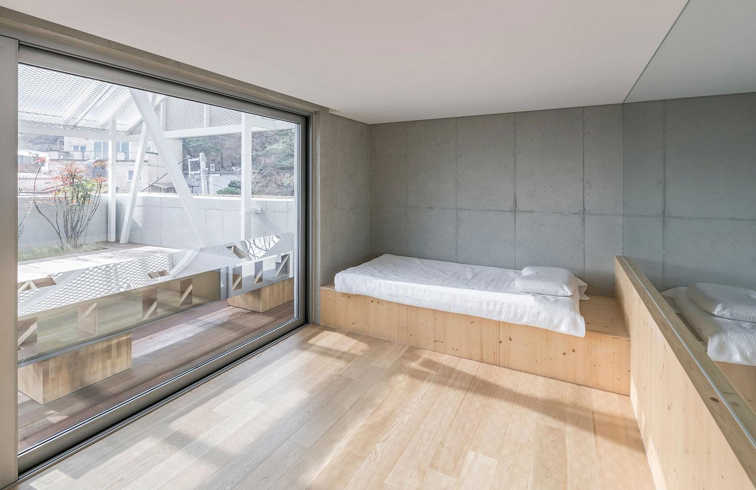 This Shaded Rooftop House in Seoul Invites The Air of Mountains and Forests