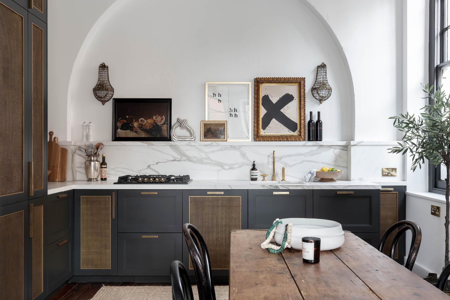 This 1,200sqft Historic Flat in London is Upgraded with Impeccable Flair