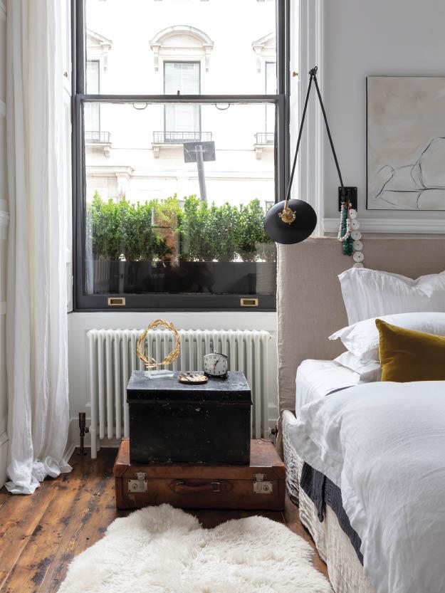 This 1,200sqft Historic Flat in London is Upgraded with Impeccable Flair