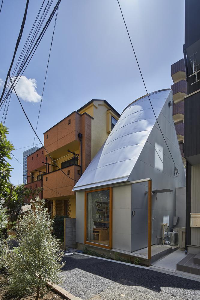 A 194sqft Tiny House in Tokyo with Open Skylights