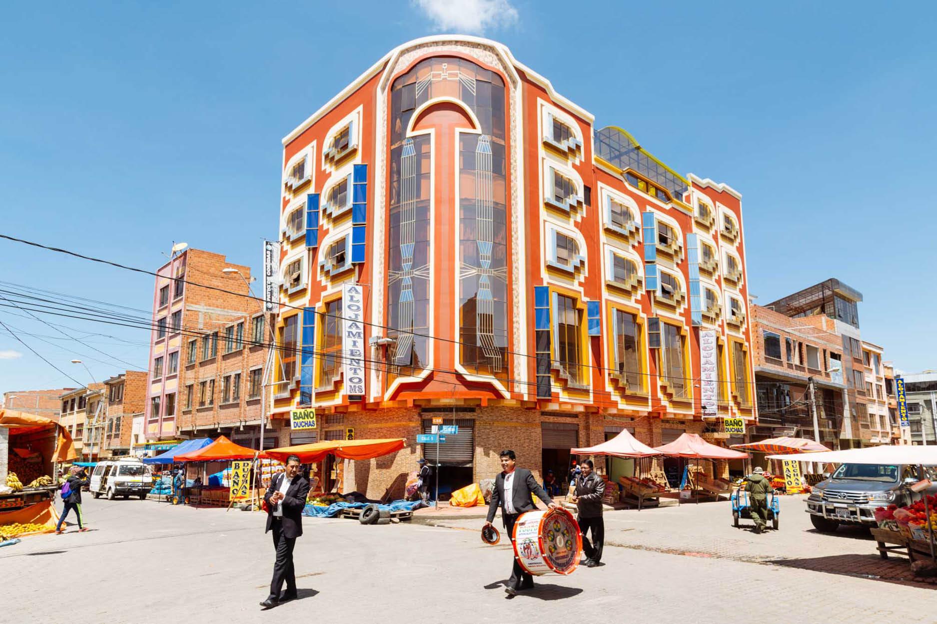 El Alto's Dazzling Palaces, Bowler Hats and Flying Subway are a Feast for the Senses
