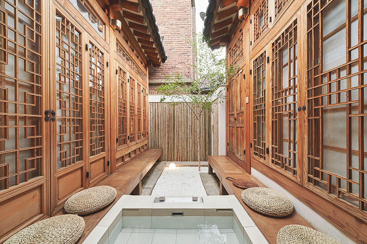 靜享樸質幽靜的庭院風景，入住首爾西村獨享設計旅店
