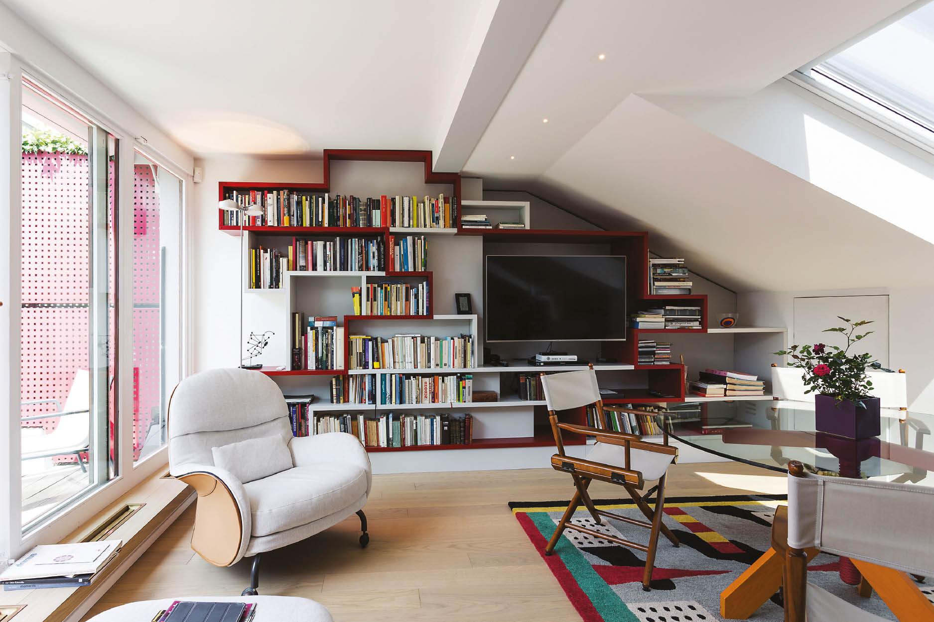 Eclectic Treasures Meet Sleek Contours at this Alluring Abode in Milan