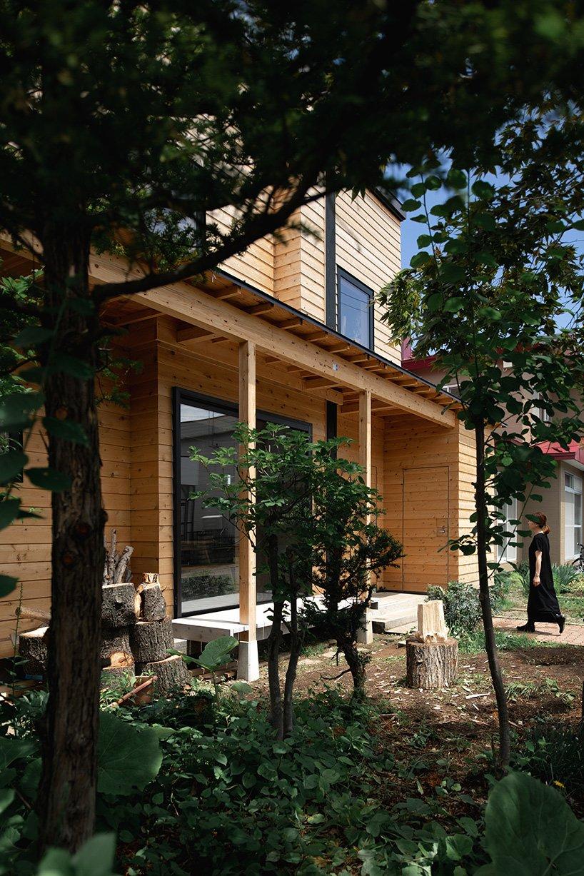 札幌40年老宅獲換上時尚設計，為一家三口和寵物打造現代安樂窩