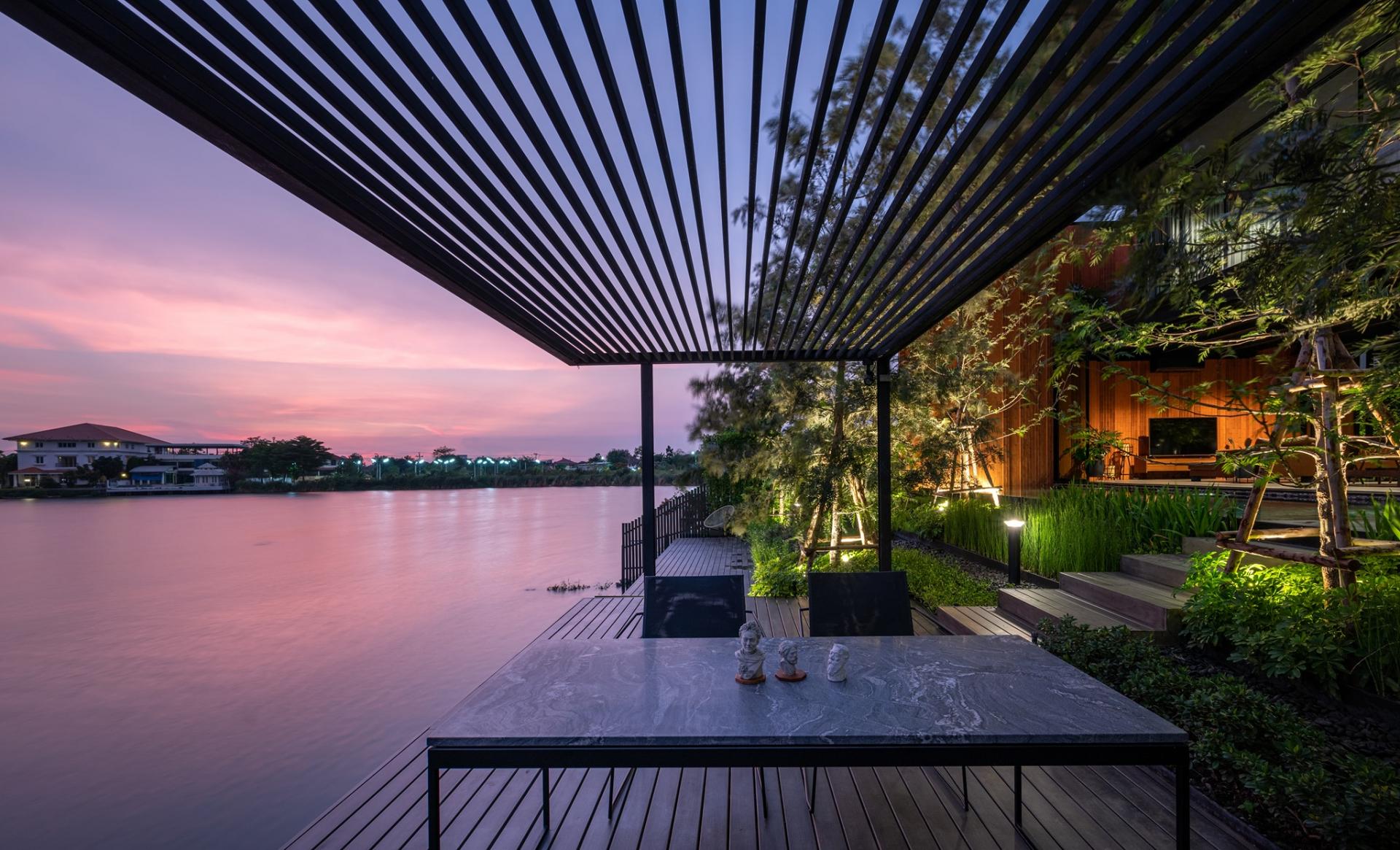 泰國湖畔的靜謐私人住宅，靜享被自然環抱的舒心愜意