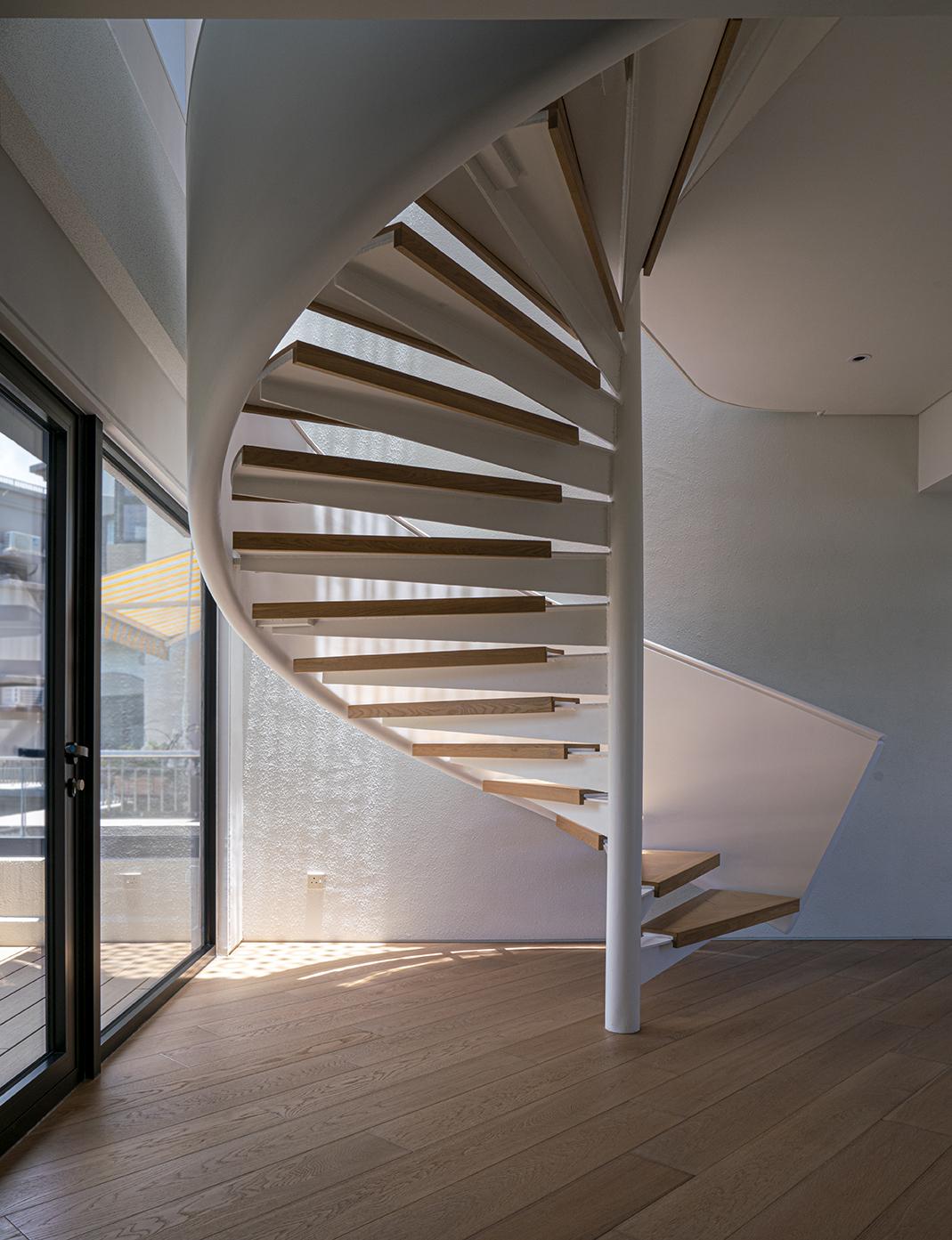 This Hong Kong Home Reimagines the Use of Picture Windows into a Pilgrimage of Light