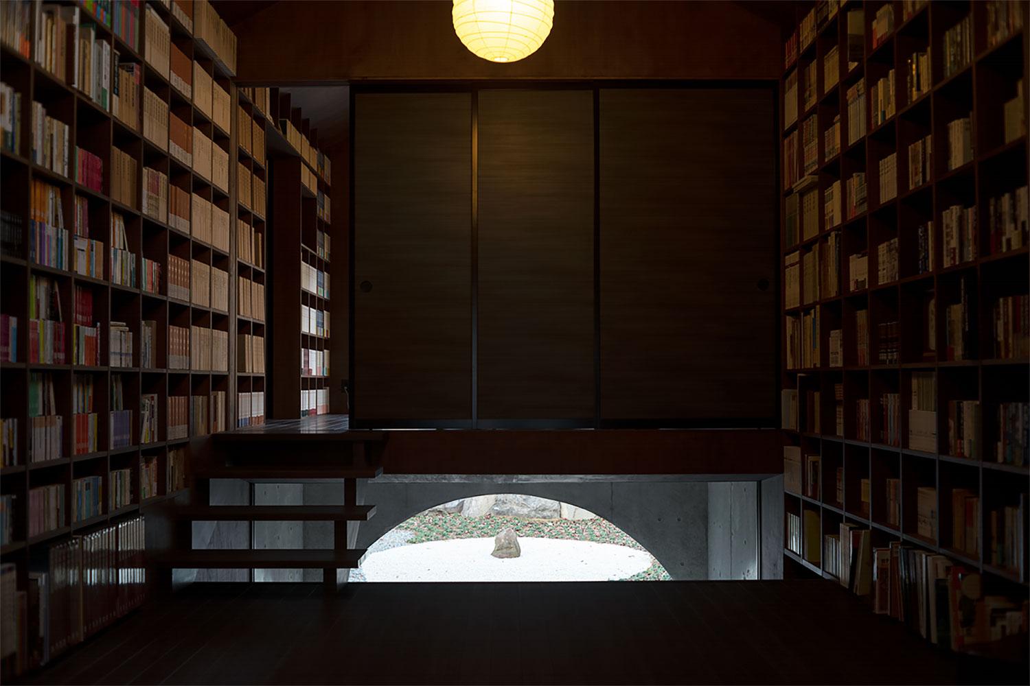 神職夫妻的藏書閣，日本長野山間的靜謐圖書館