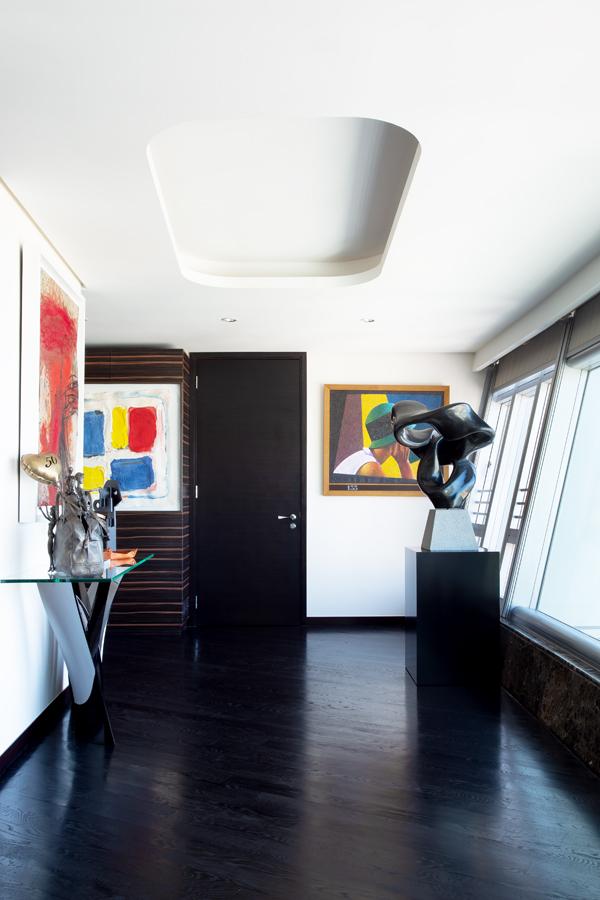 In Repulse Bay, an Apartment As Edgy As It is Elegant