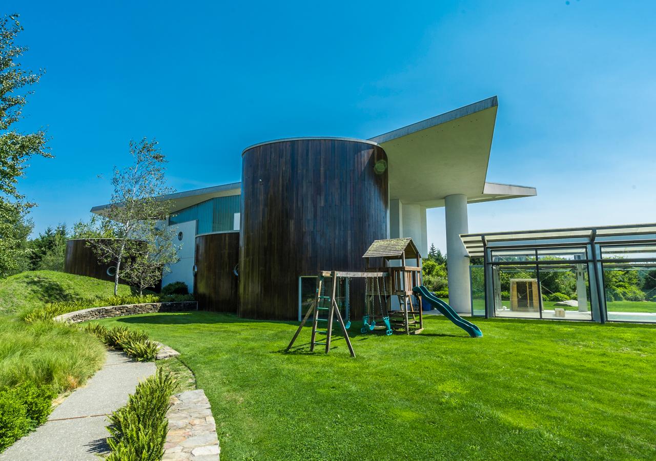 Inside a Futuristic and Self-Sustaining Mansion Inspired by the Guggenheim Museum
