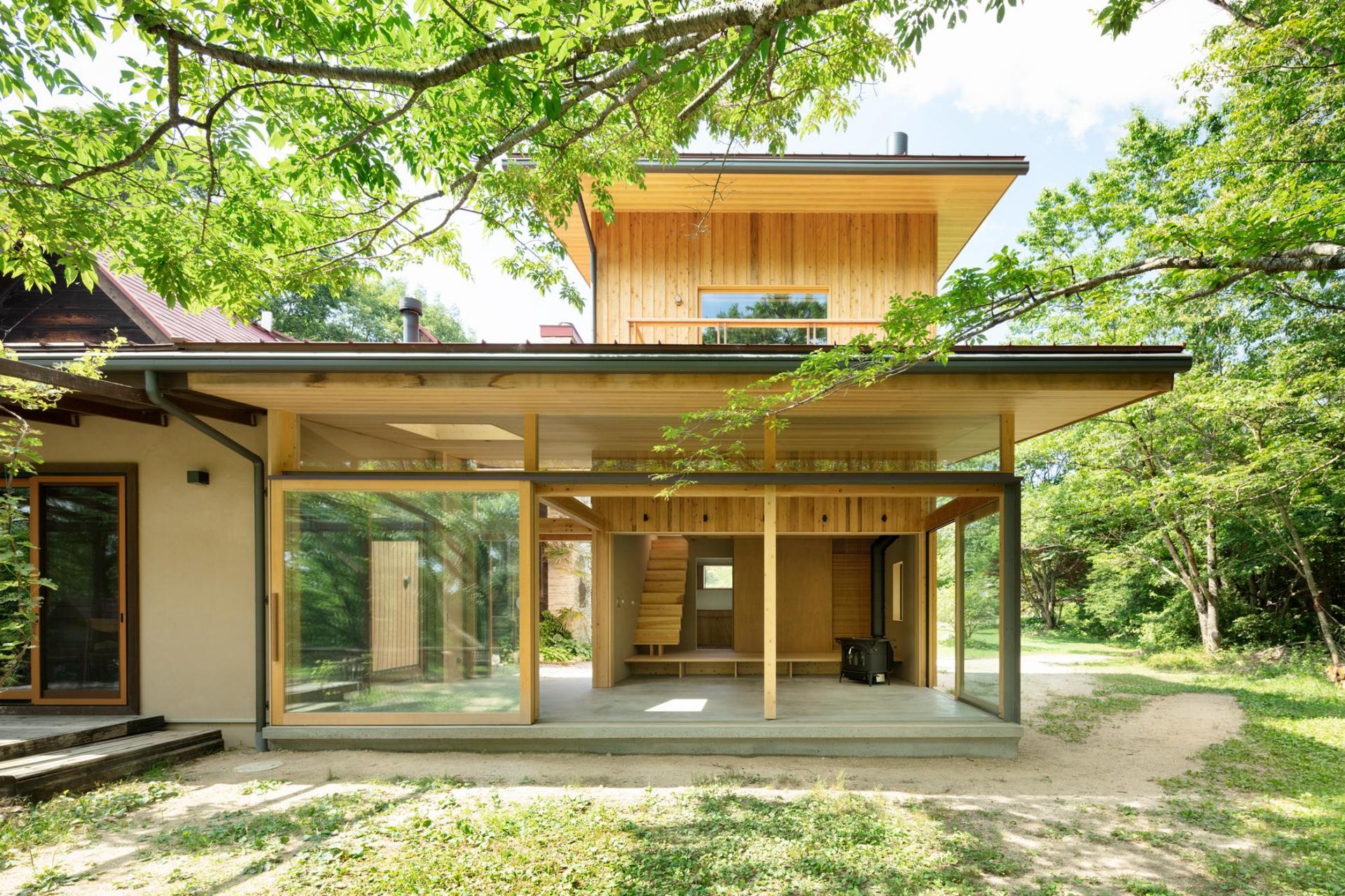 一棟日本森林的木屋，創造與家人情感聯繫又獨立的住所