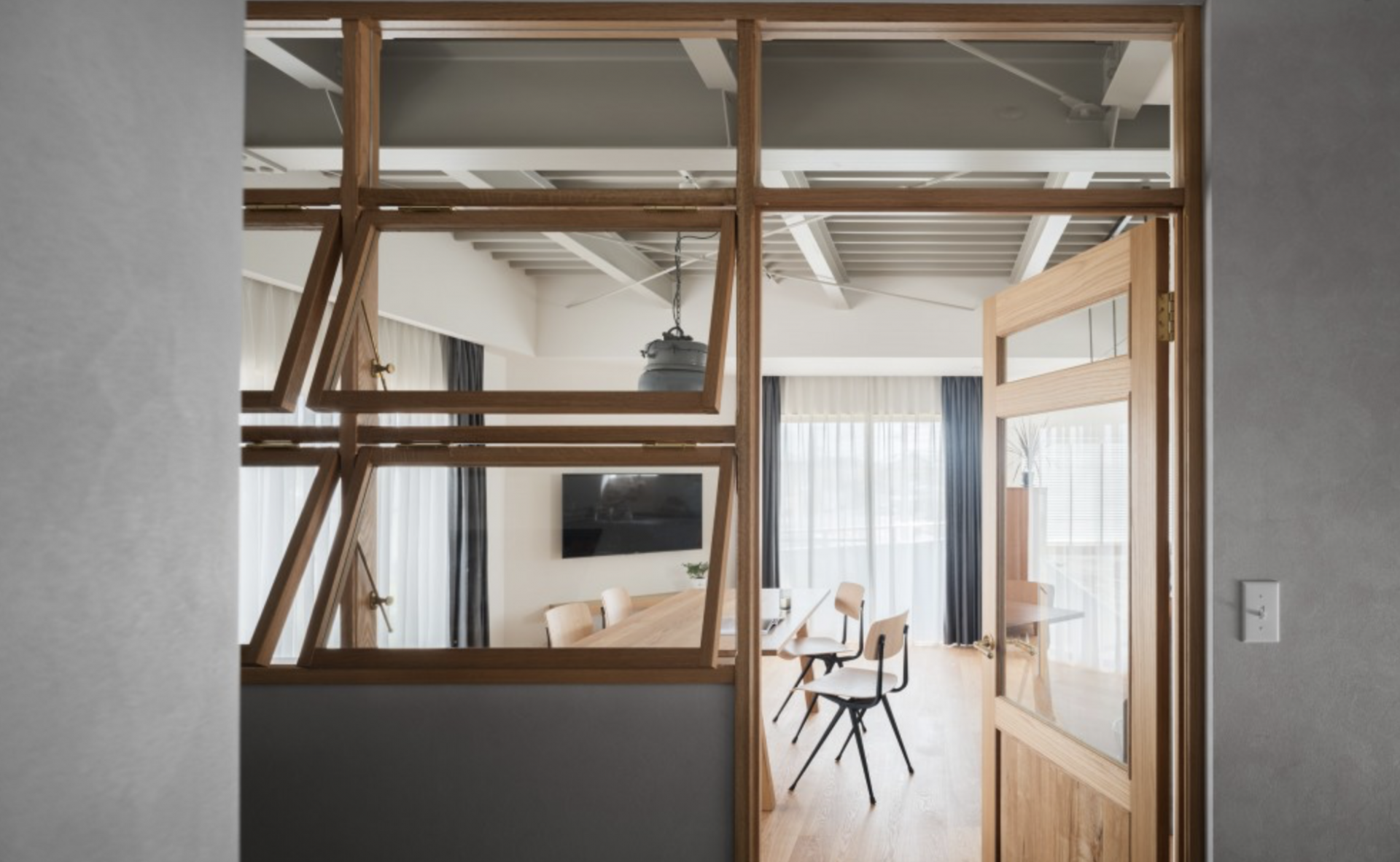 日本960呎原木系家園，以簡約設計打造一家安樂窩