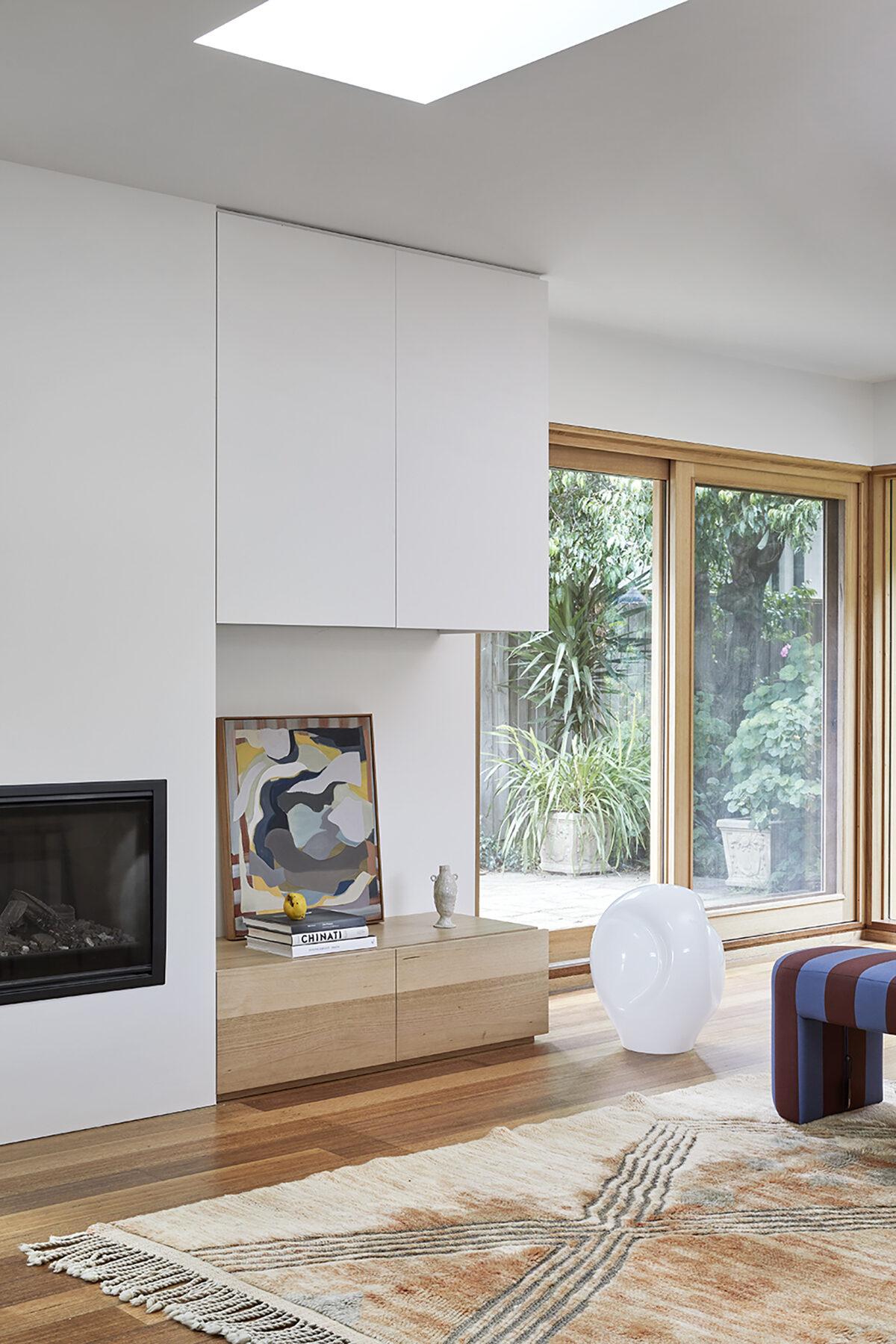 採用溫潤木質為材料，創造輕盈活力的居家空間