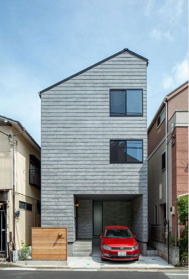以輕巧的工業風開闊日本住宅，打造一家三口的舒適空間