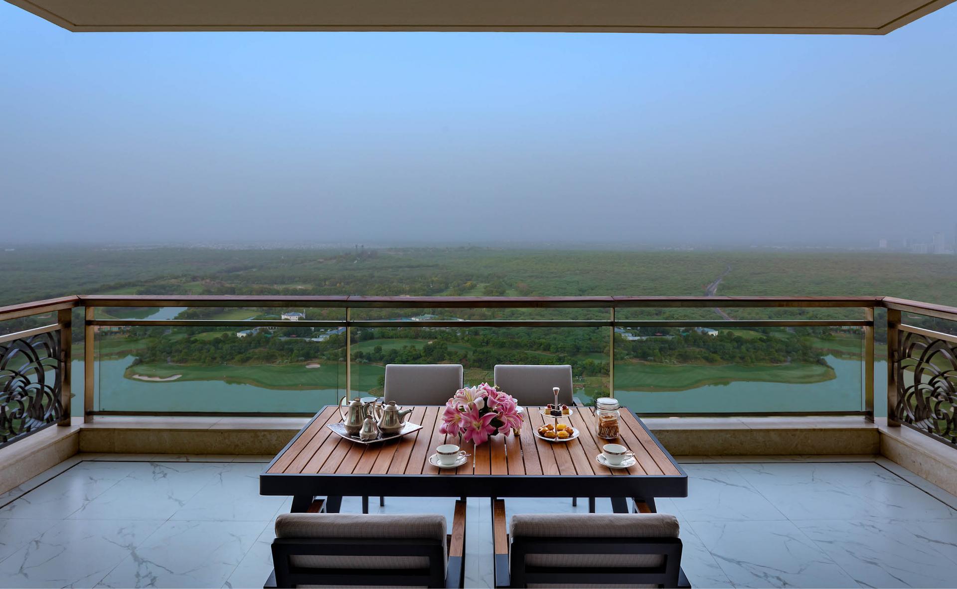 An Enclave of Luxury Nestled in a Golf Course in India