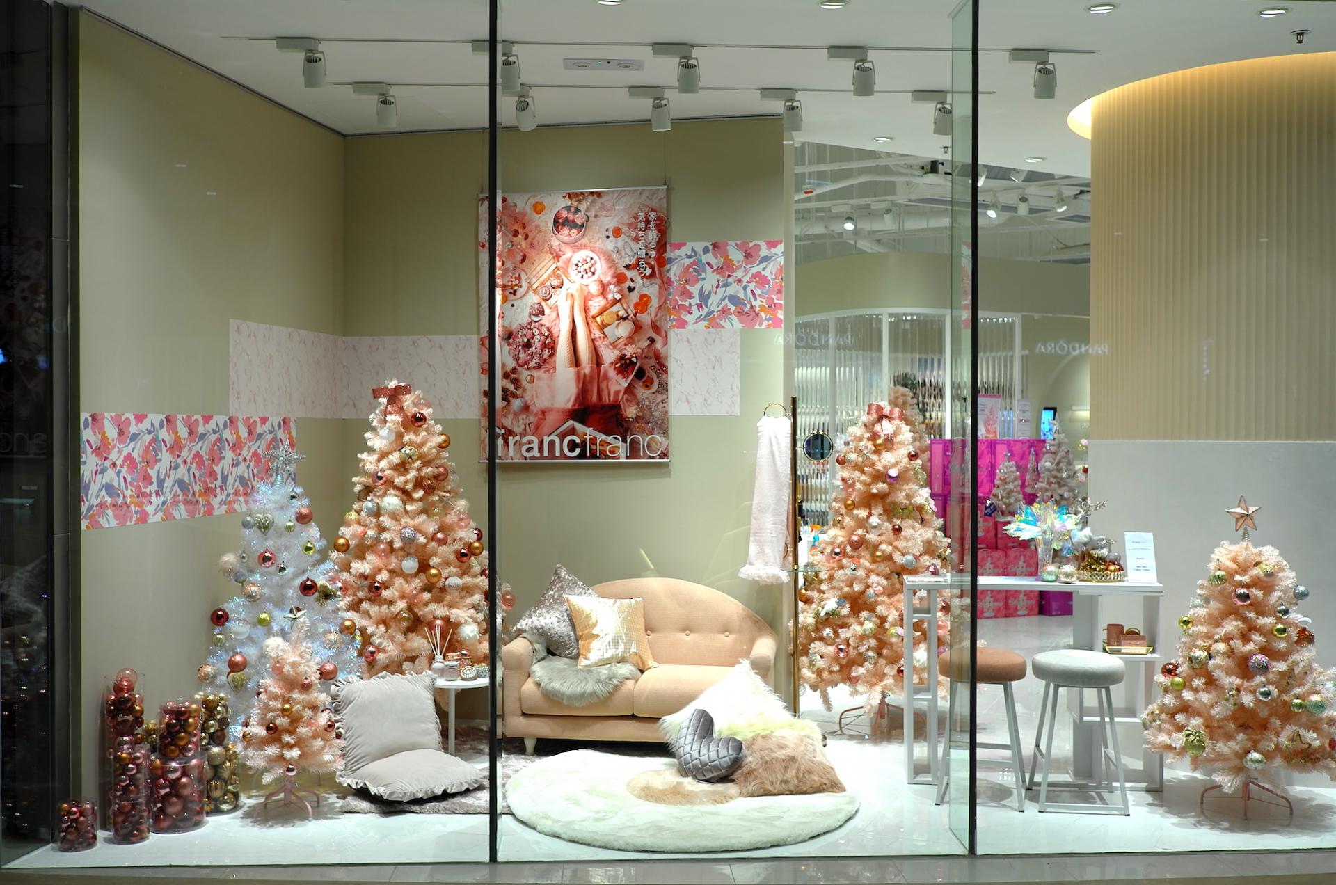 'Tis the Season for Pink at Francfranc’s New Store in Tseung Kwan O 