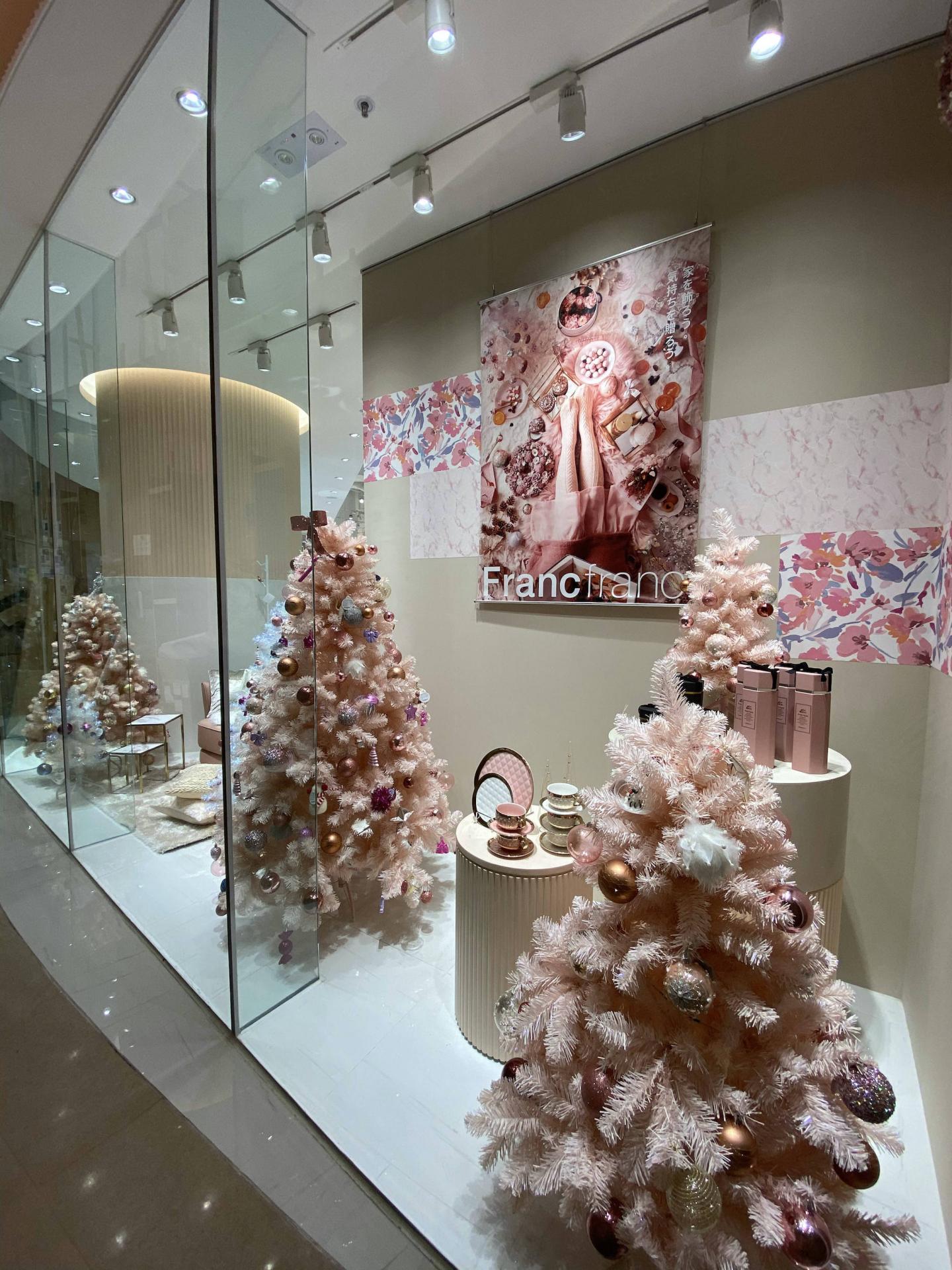 'Tis the Season for Pink at Francfranc’s New Store in Tseung Kwan O 