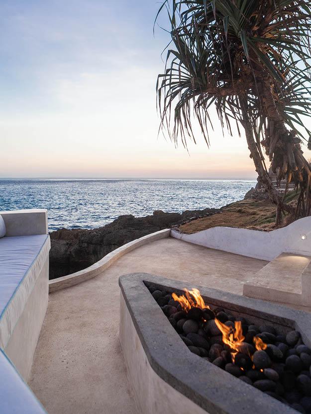 Enjoy a Five-Star Residential Experience in this Bali Cliffside Villa 