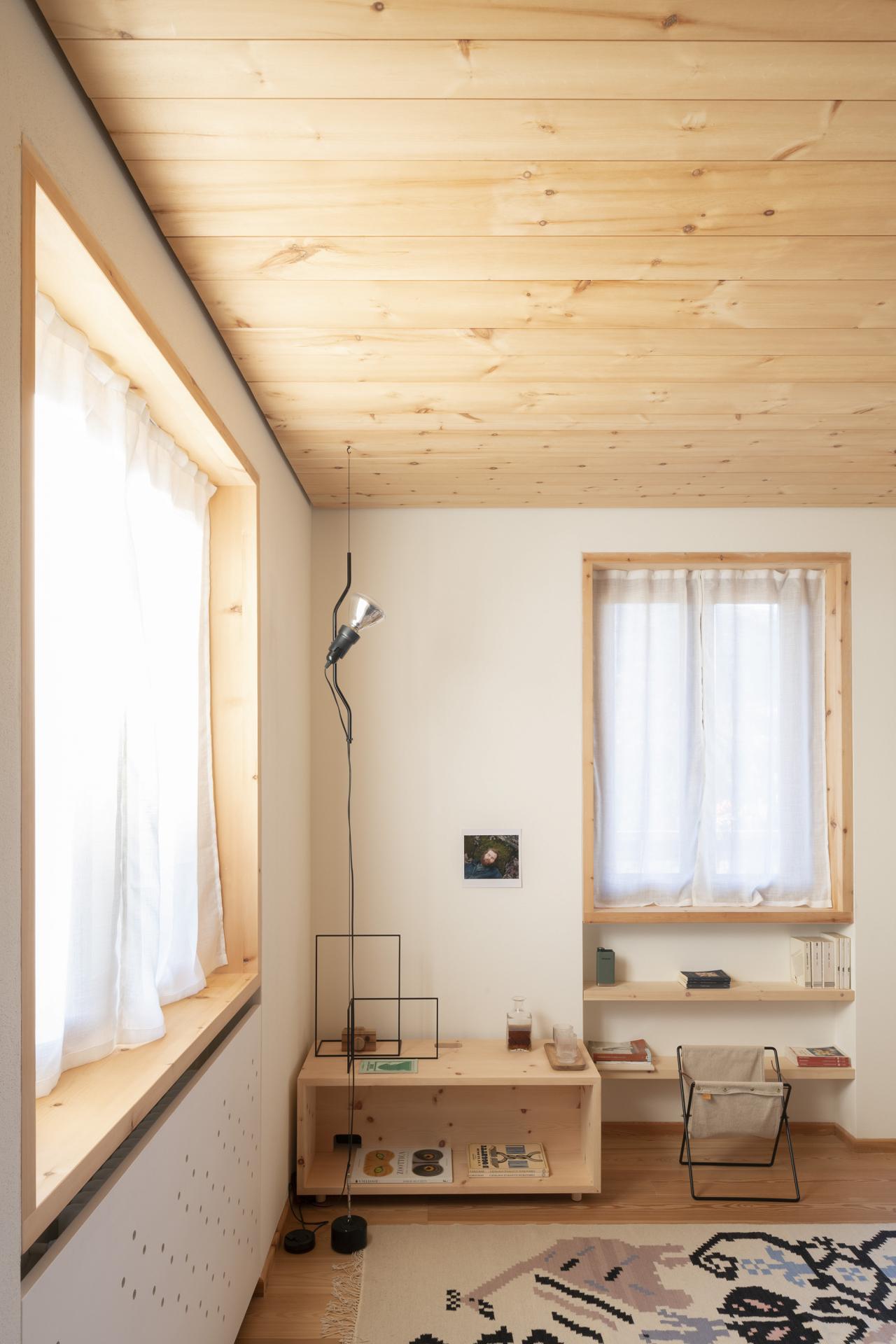  Inside a Peaceful Wooden Mountain Lodge in Italy