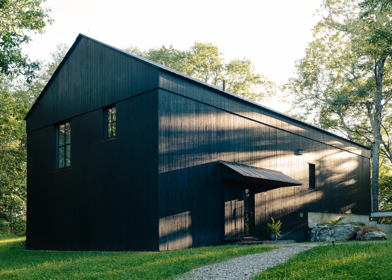 A 19th-Century Barn Transformed Into An Sustainable Home In New York’s Hudson Valley