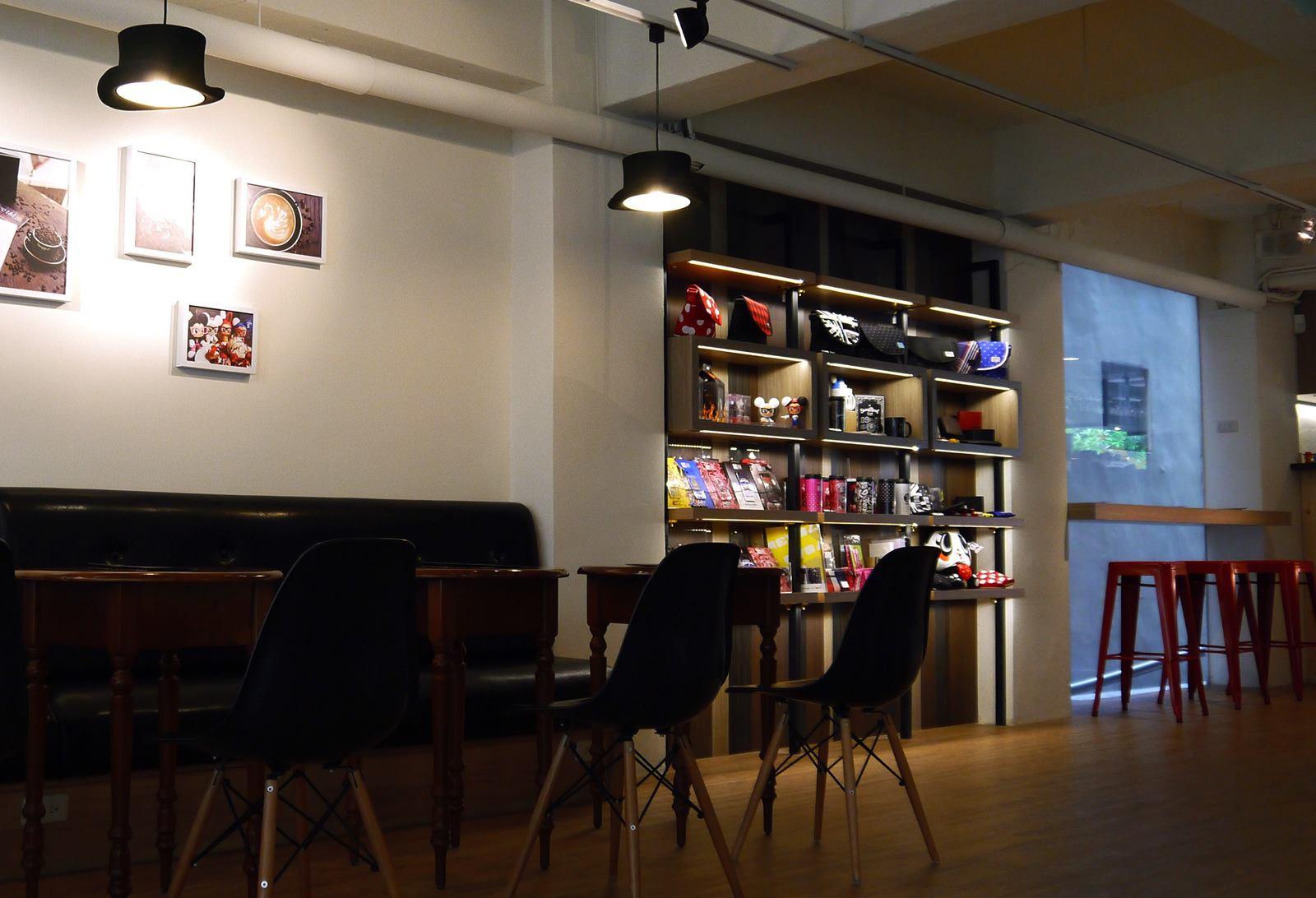 明亮簡約的風格設計，探訪五月天阿信的清新自然咖啡店