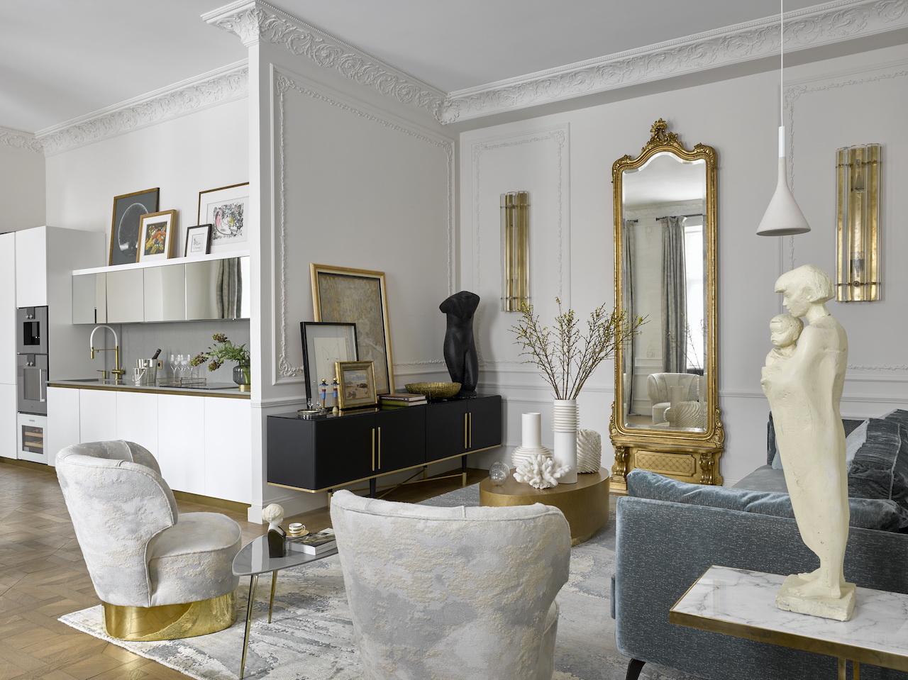 Tour a Historic Apartment in Russia where Classic and Contemporary Collide 