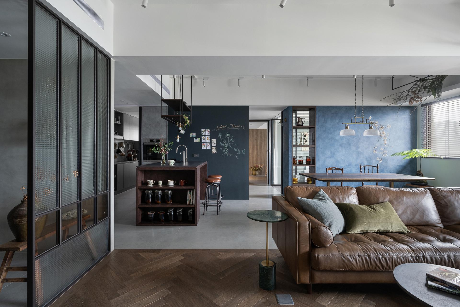 A Taipei Residence Bursting with Vintage Charm