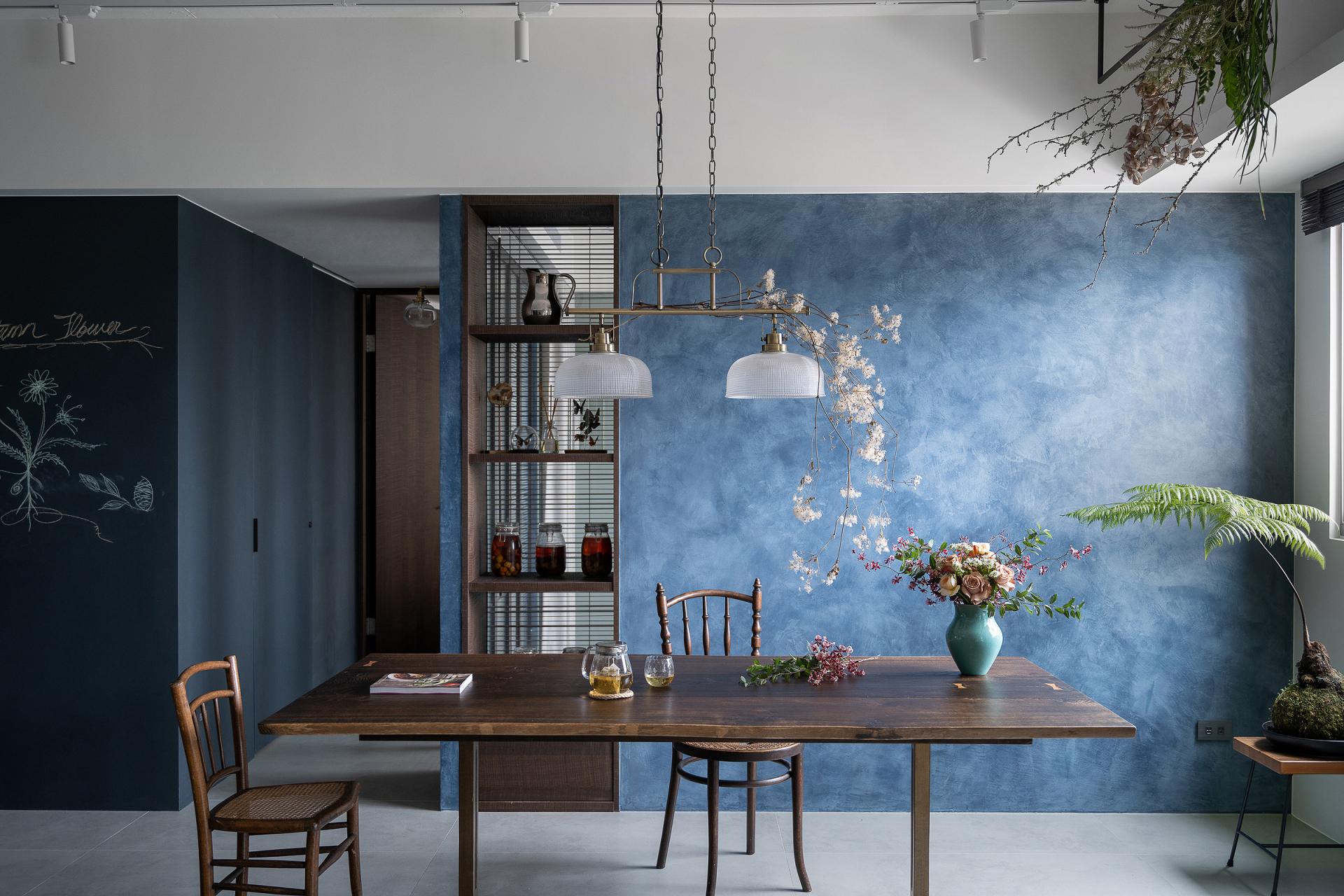 A Taipei Residence Bursting with Vintage Charm