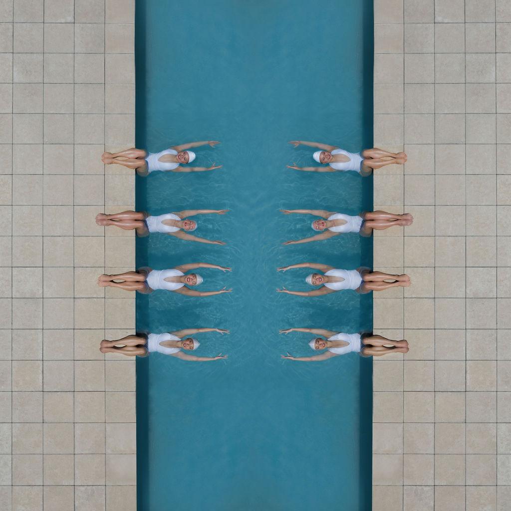 Brad Walls新作以極簡美學表現韻律泳運動員水上美態