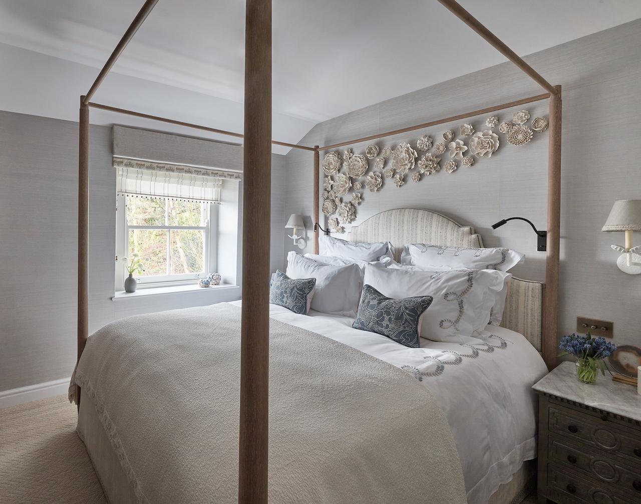 Katharine Pooley Restores a Cosy Holiday Cottage With Charming Design