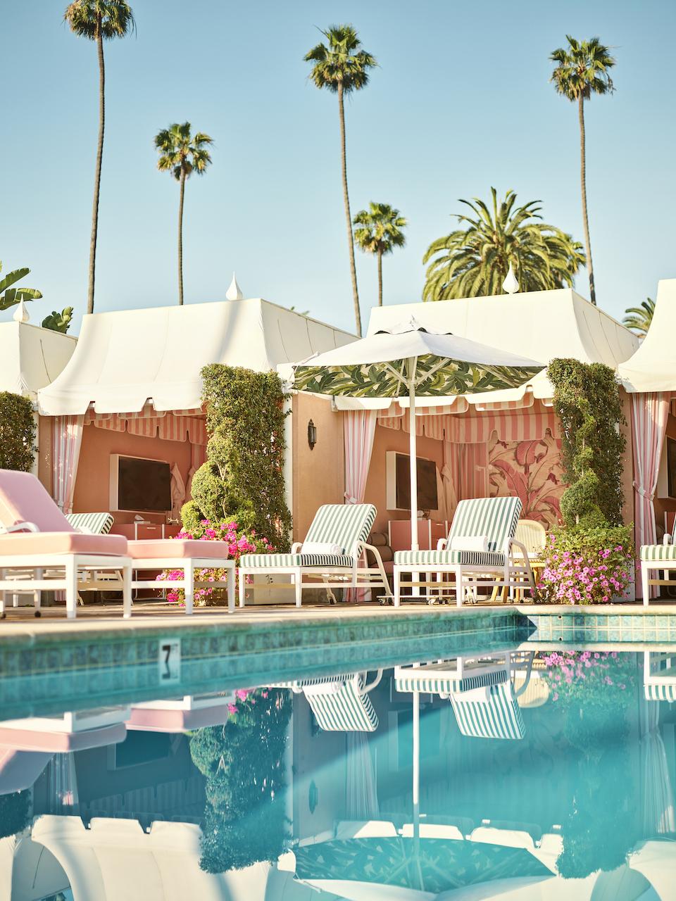 洛杉磯粉紅地標泳池巧妙設計，猶如進入復古夢幻電影世界