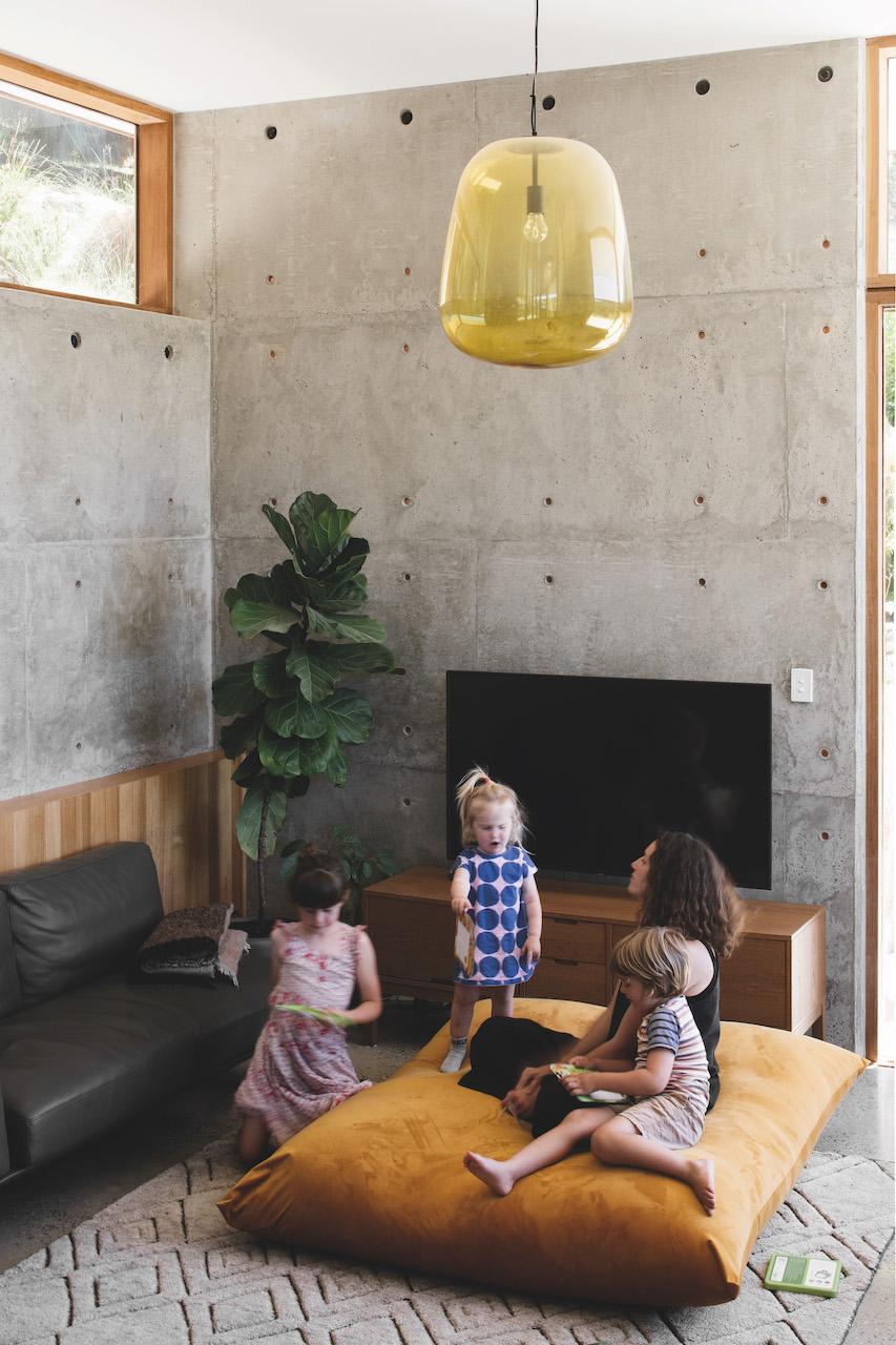 Inside a Sustainable Home In Tasmania That Pays Homage To Its Surrounding Terrain 
