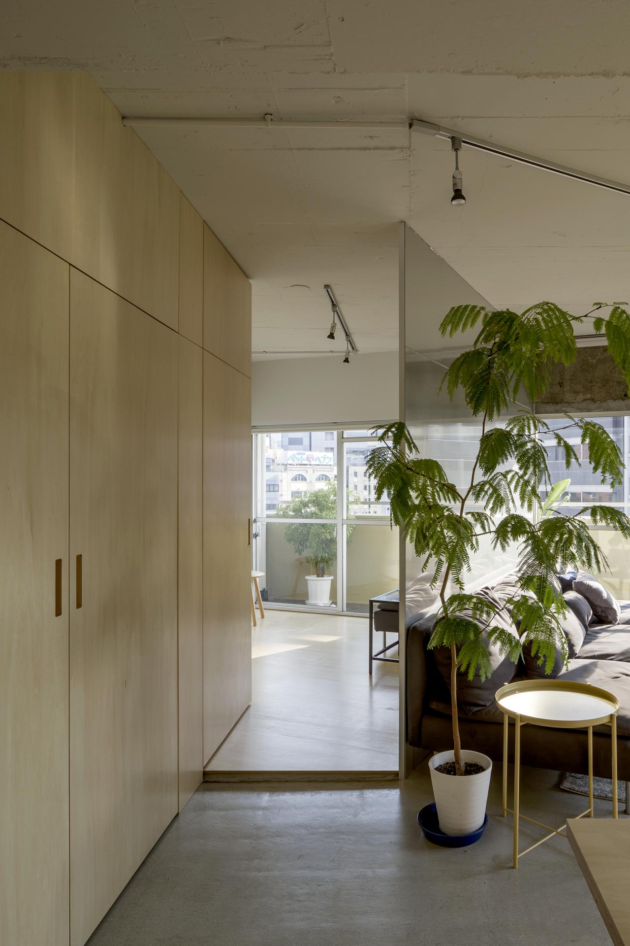 A 731-Square-Feet Japan Home Gets A Total Overhaul 