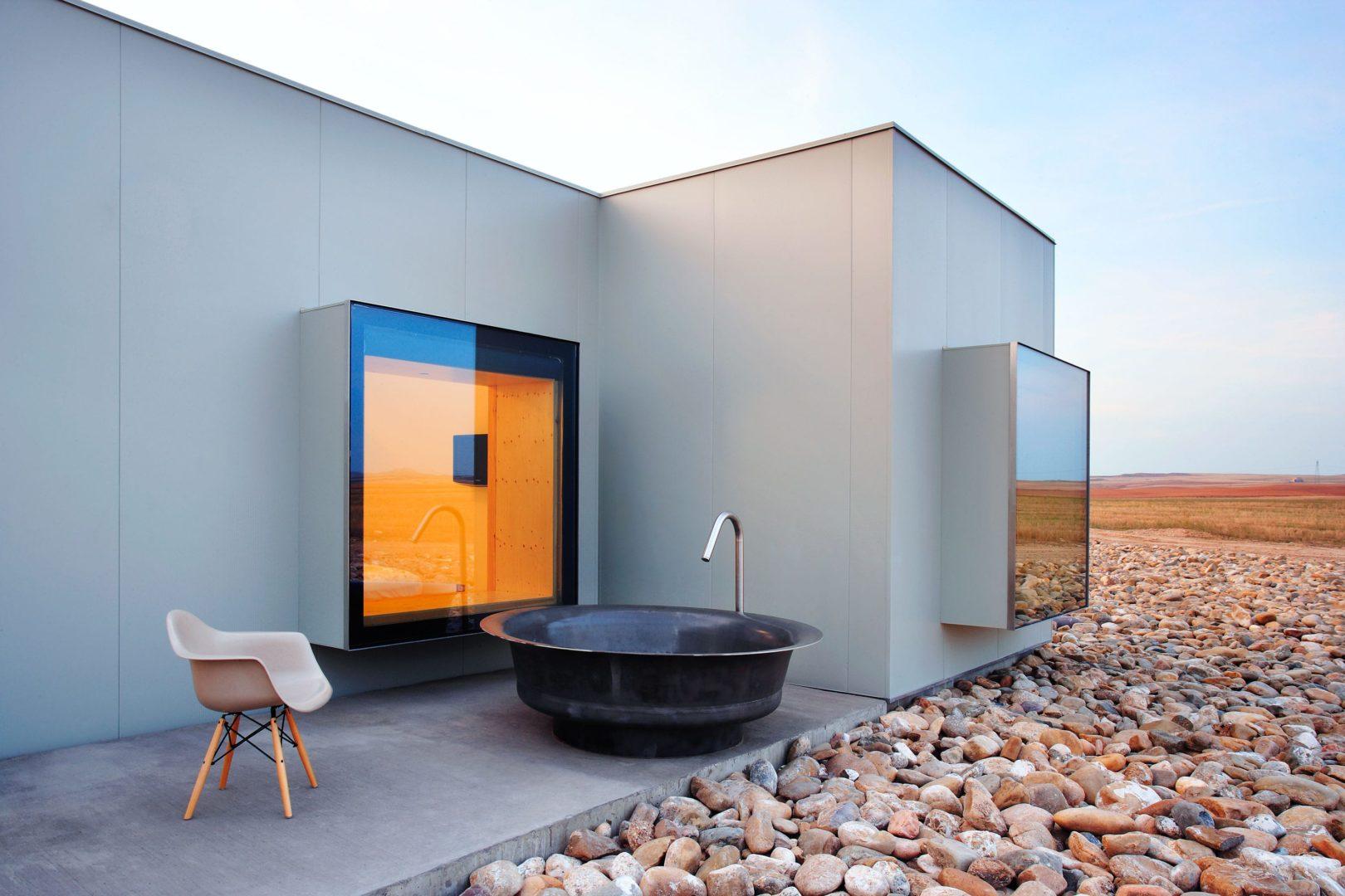 5 Stunning Bathrooms With a View Around The World