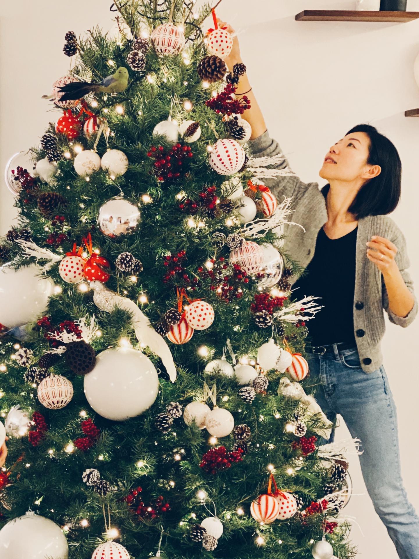 How To Decorate For Christmas According To Interior Designer Meng Jing