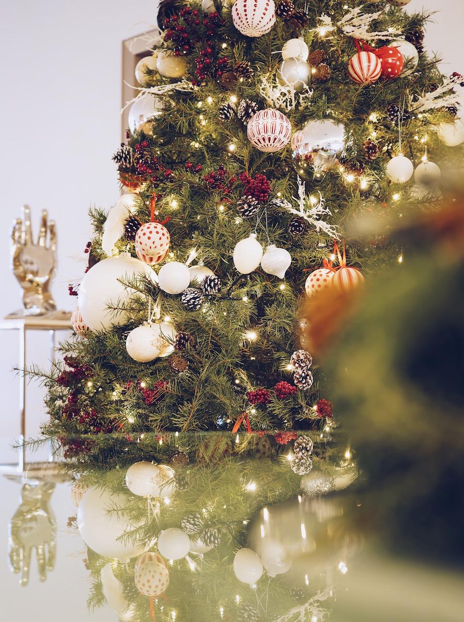 How To Decorate For Christmas According To Interior Designer Meng Jing