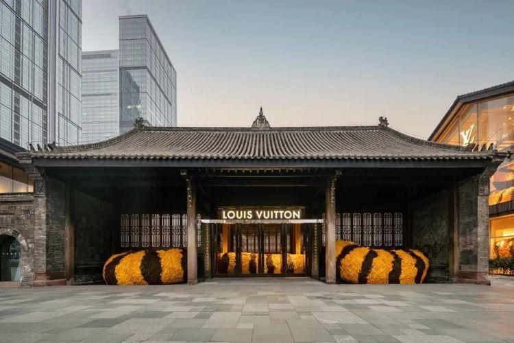 Louis Vuitton Chengdu Maison's Tiger Tail Installation Goes Viral