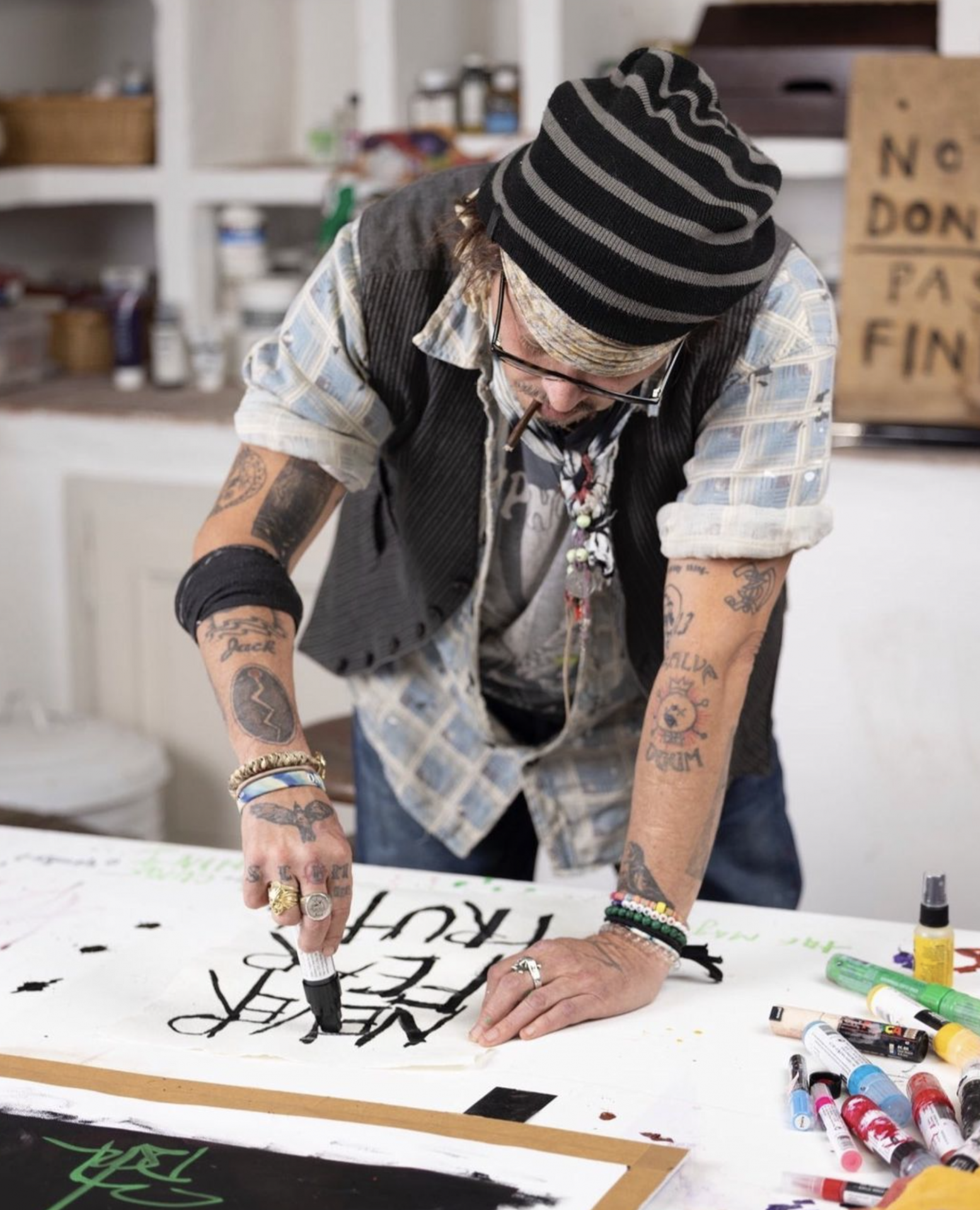 Johnny Depp推出NFT項目「Never Fear Truth」，作品融合流行和街頭藝術風格