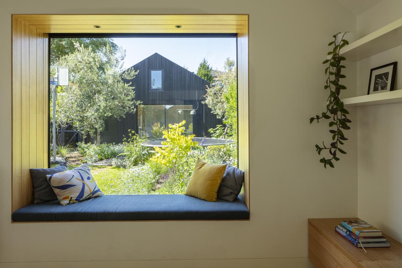 An Airy Summer House Designed for the Big Family 