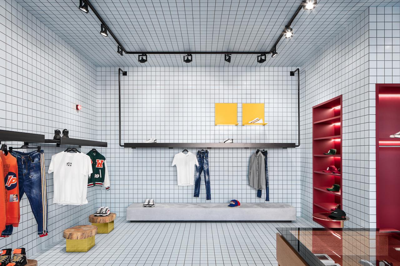 20 Thousand Ice-White Tiles Adorn This Fashion Store in Italy