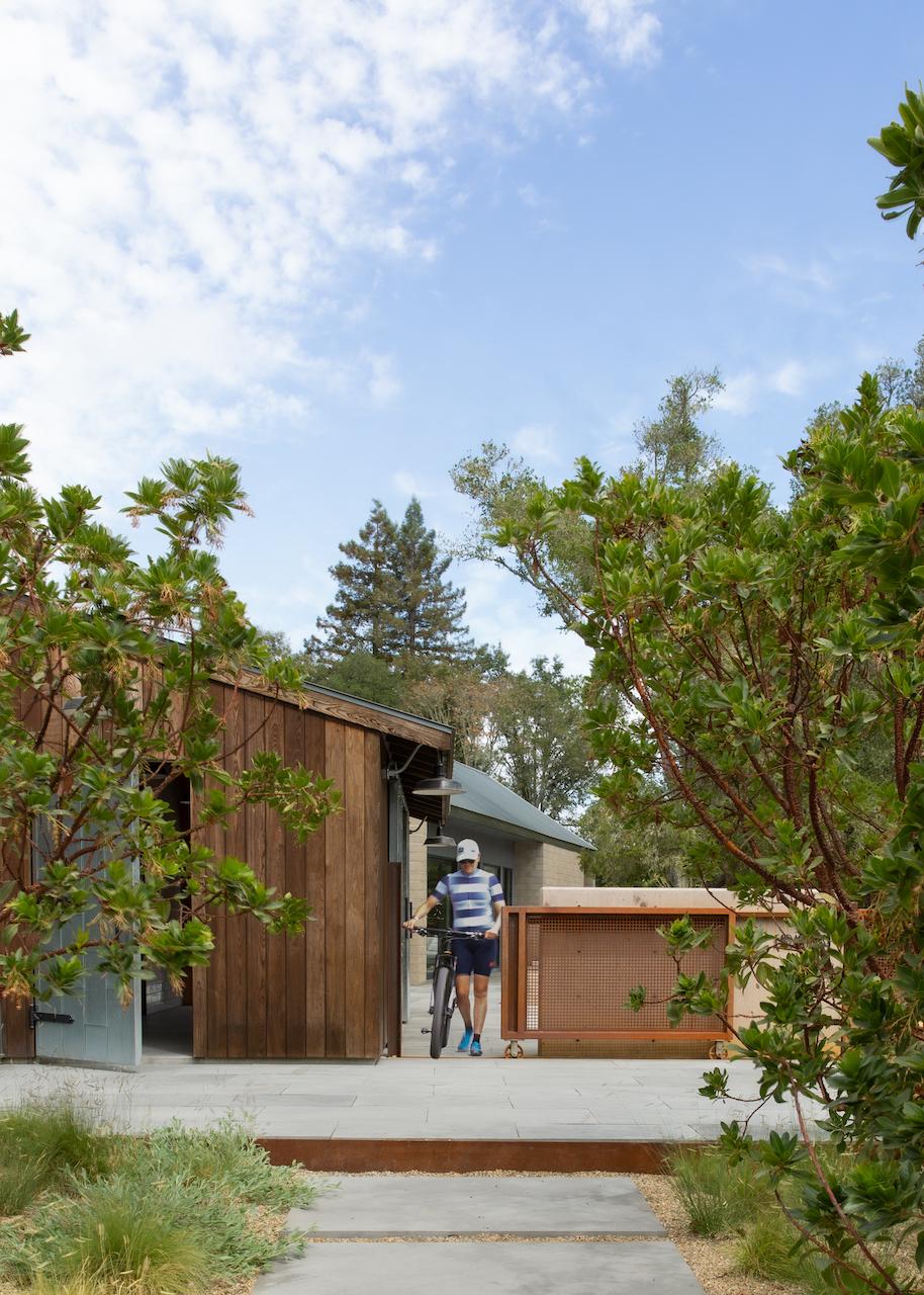 This Modern California Farmhouse Lives a Female High-Flyer
