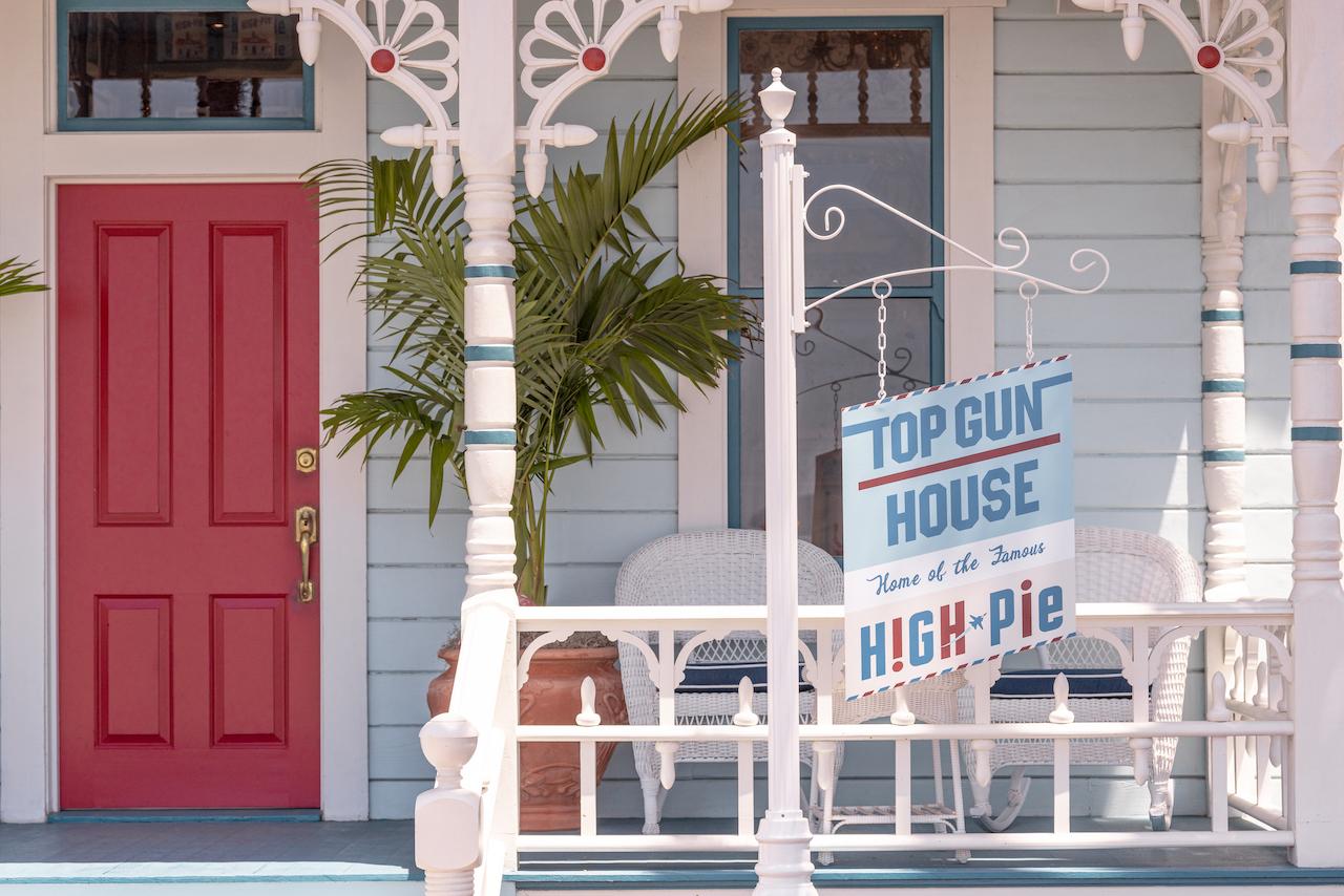 Restored Top Gun House Brings Cinematic Nostalgia and High-Pies to California
