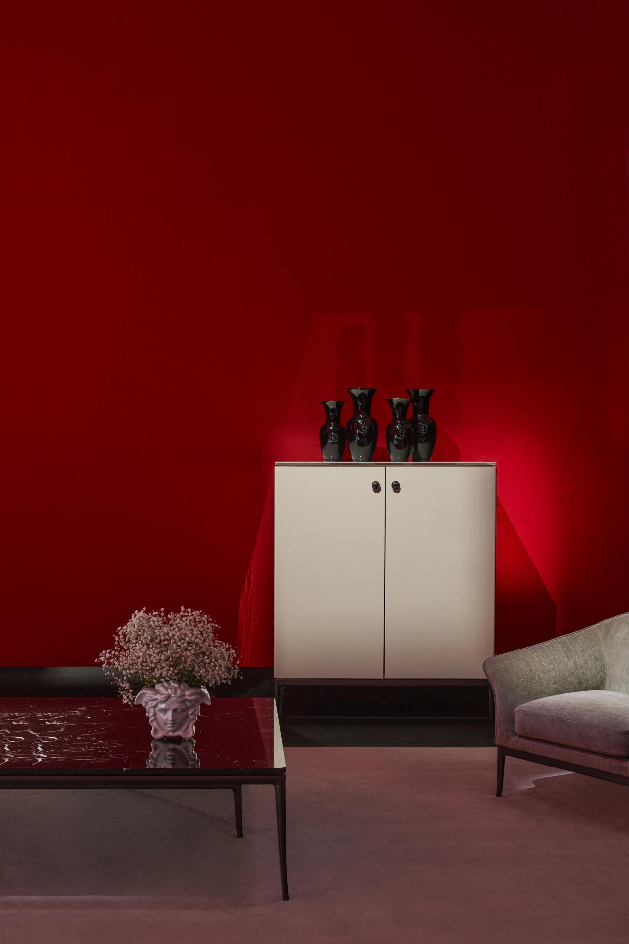 【米蘭設計周2022】Versace Home破格火紅裝置，突顯新系列奢華魅力
