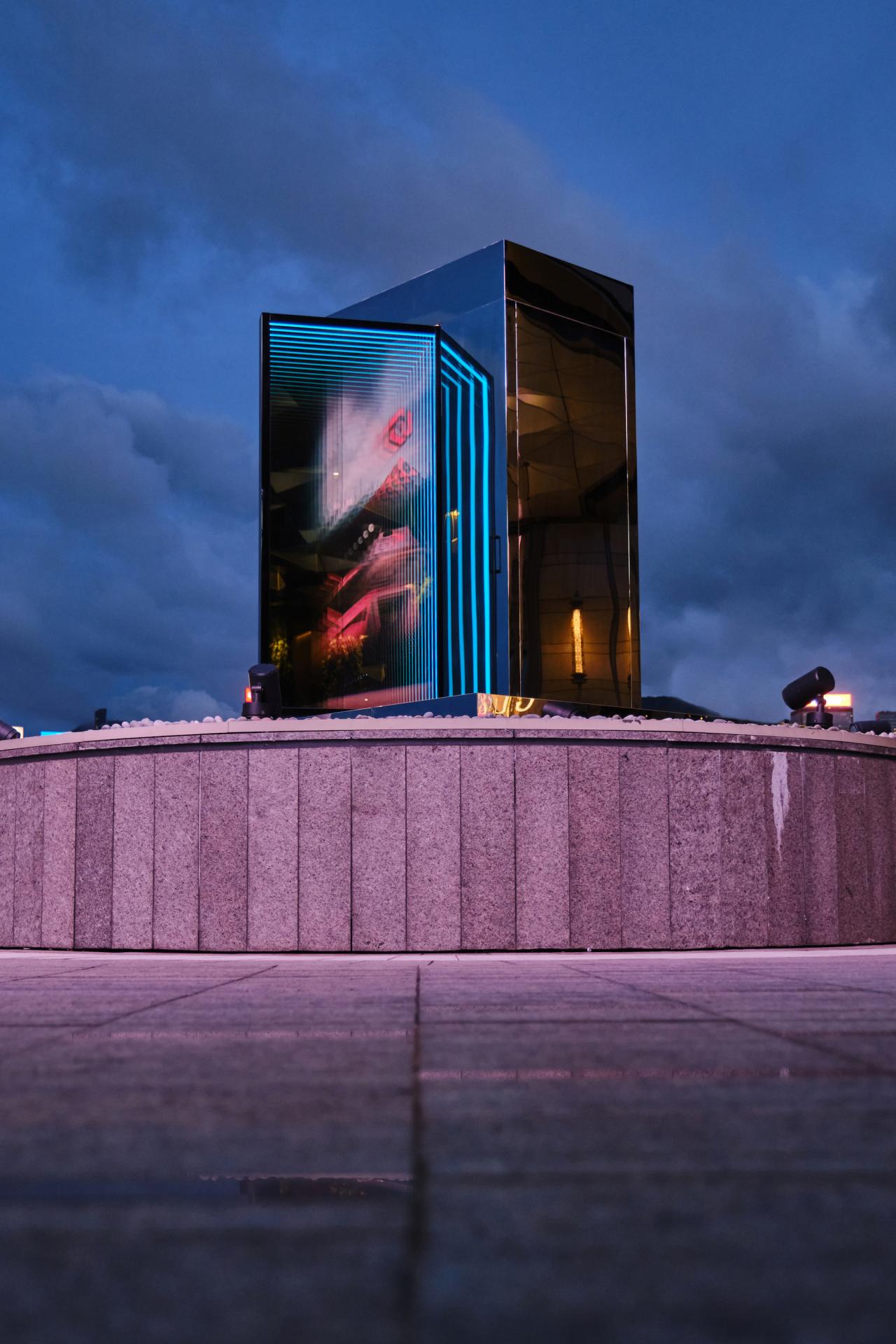 K11隆重呈獻「未來交響樂」，尖沙咀海濱首度展出「實體數位」藝術作品《HΞXAVΞRSΞ》