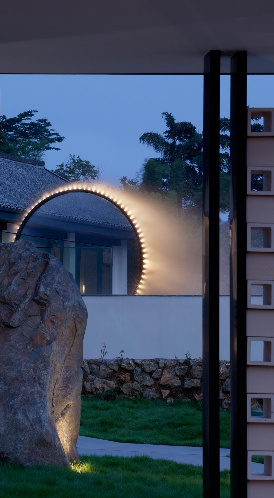 This Guilin Mountainside Hotel Is a Minimalist Masterpiece