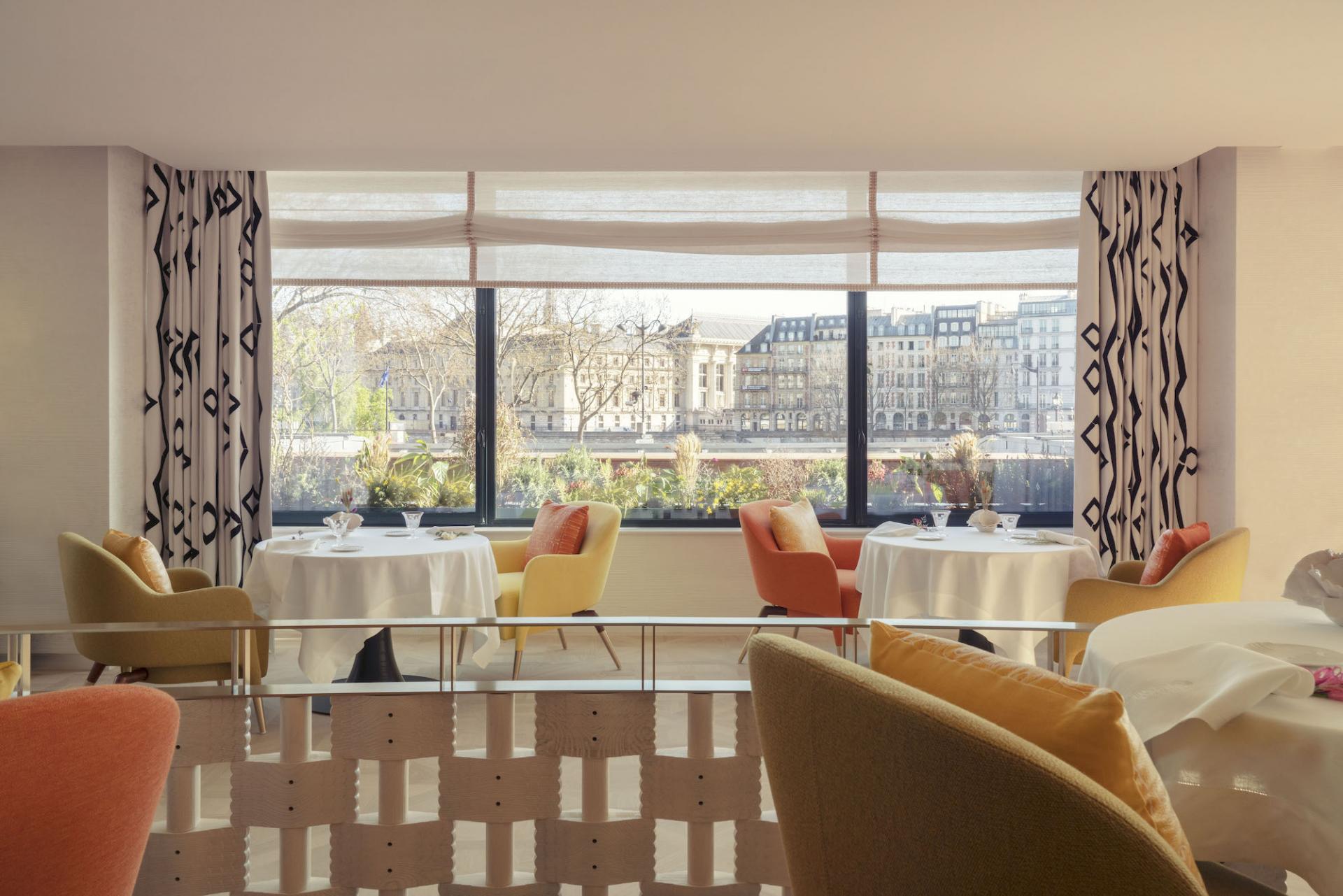 塞納河畔奢華之約，LVMH集團改建150年老百貨店的Cheval Blanc Paris Hotel 