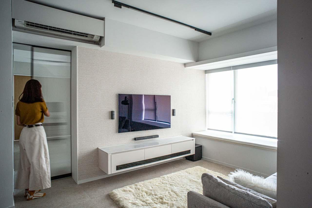 In-between Architects Conceives a Tranquil Open-Plan Apartment in Tseung Kwan O